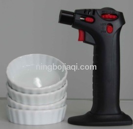 CREME BRULEE TORCH WITH WHITE CERAMIC DISHES MT8s