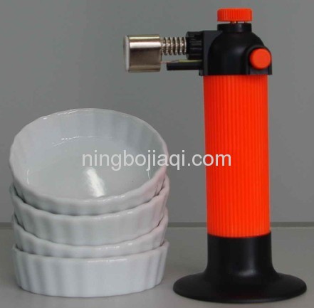 CREME BRULEE TORCH WITH WHITE CERAMIC DISHES MT8s