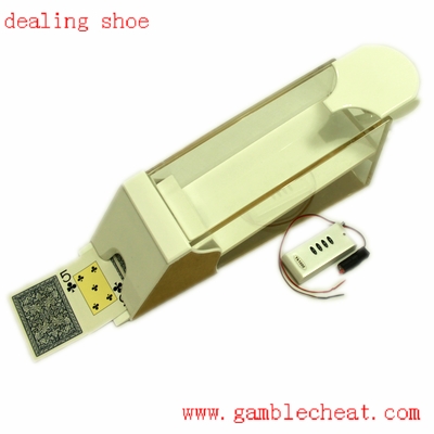 Pespective poker dealing shoe