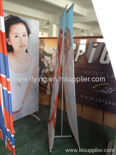 L banner stand