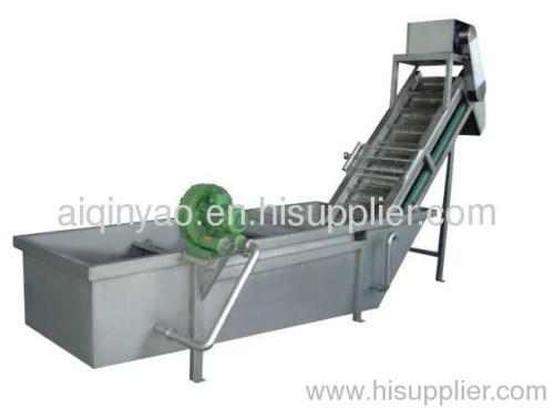 Fruit and vegetable cleaning machine for fruit juice processing