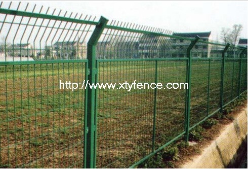 railroad mesh fence