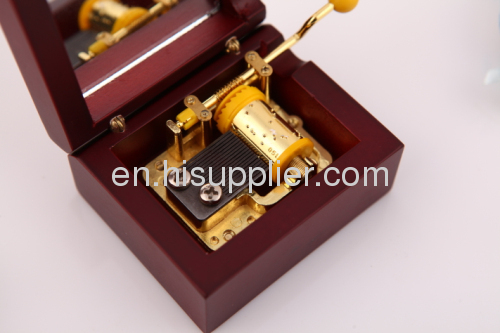 Fine mahogany wood hand movement music box