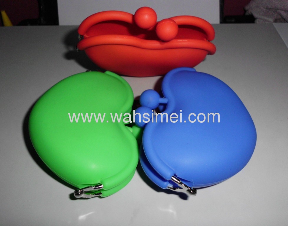 Easy washable crumb food grade silicone bibs