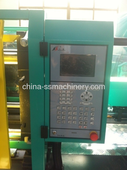 Horizontal fixed pump injection molding machine