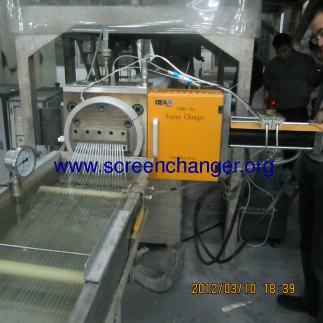 Continuous hydraulic screen changer 