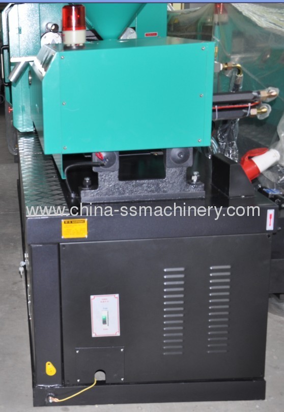 Plastic injection molding machine