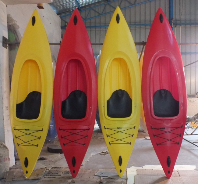 PE material single sit in kayak/ venture kayak, many color