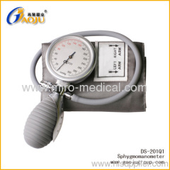 Palm manual blood pressure monitor
