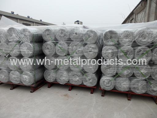Hexagonal wire netting poultry cage