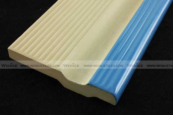 Grip tile for swimming pool 