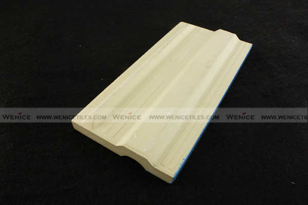 Grip tile for swimming pool 