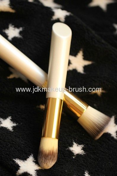 Beauty and dense hair Synthetic hair Foundation brush