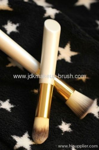 Beauty and dense hair Synthetic hair Foundation brush