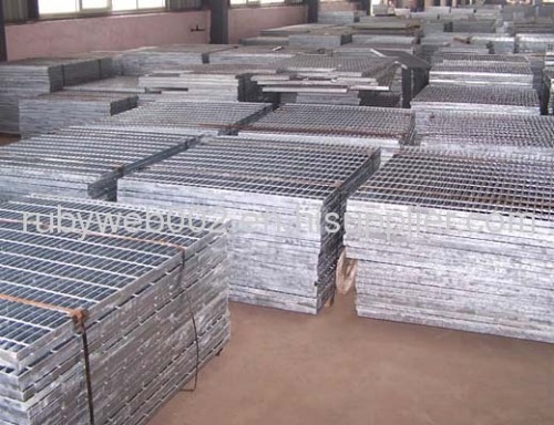 Heavy duty steel grating