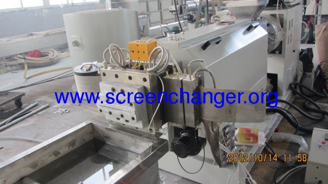 Auto belt screen changer for extrusion lines