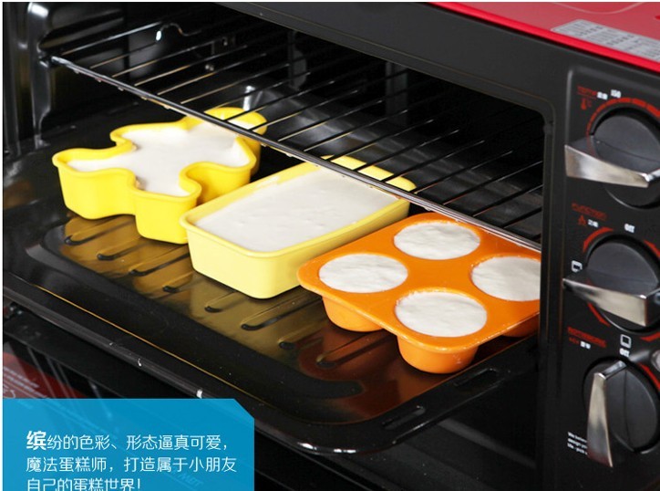 Direct Manufactures offer the Silicone cake mould in daily use