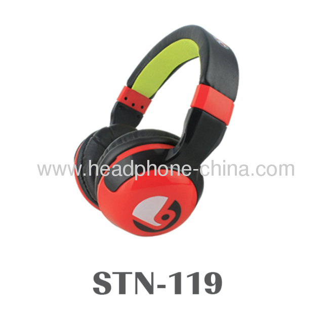 2013 New Design Wired Mixed Colors Strong Bass Over Ear Headphone STN-119