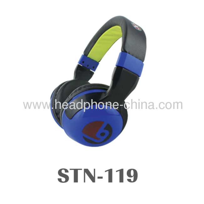 2013 New Design Wired Mixed Colors Strong Bass Over Ear Headphone STN-119