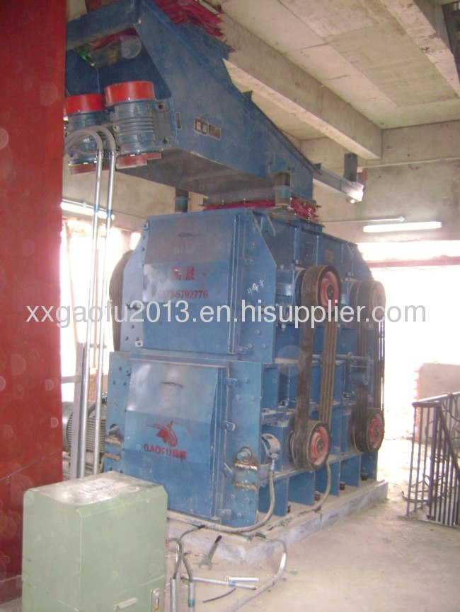 Double teeth roller crusher