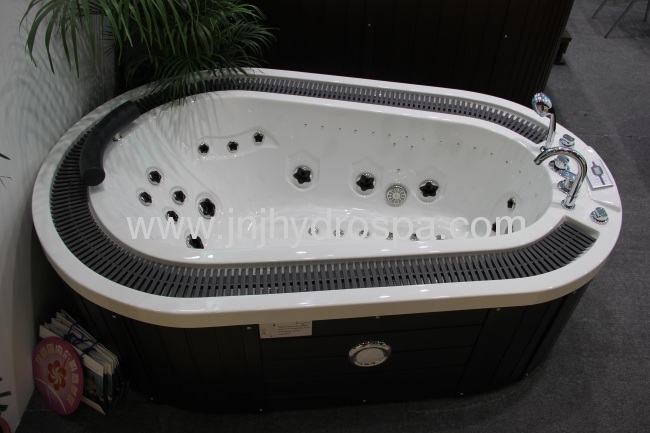 small indoor jacuzzi hot tubs