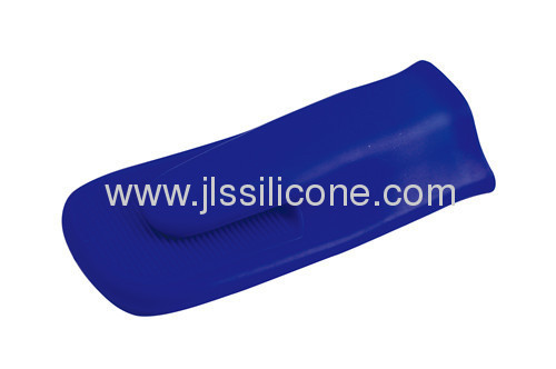 Embossed silicone bakeware oven glove in deep blue