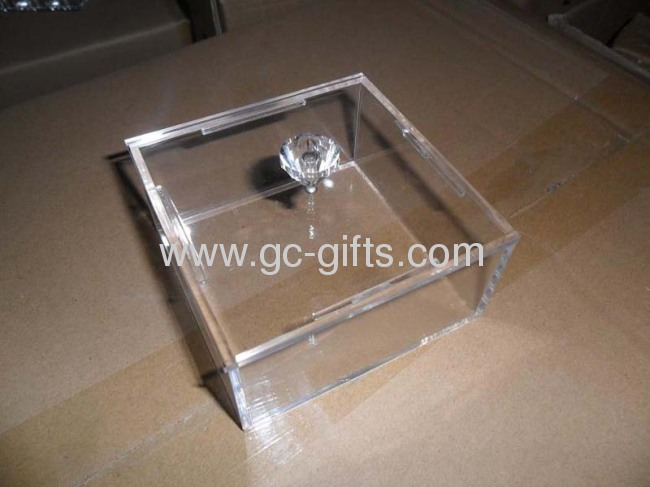 Graceful and plain acrylic makeup box with diamond-shaped handles