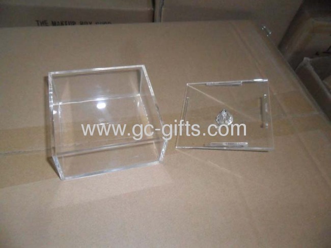 Graceful and plain acrylic makeup box with diamond-shaped handles