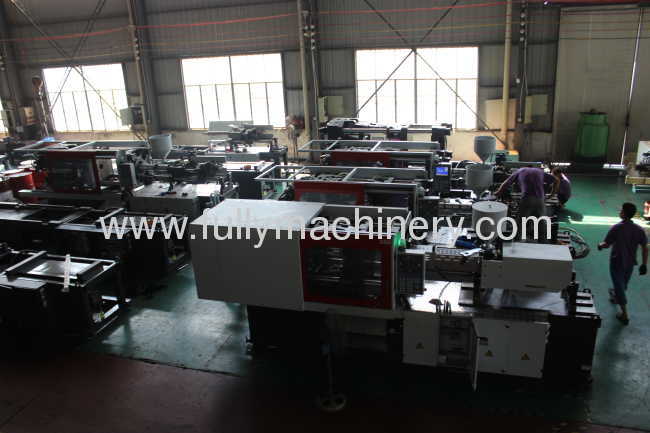 plastic molding machine