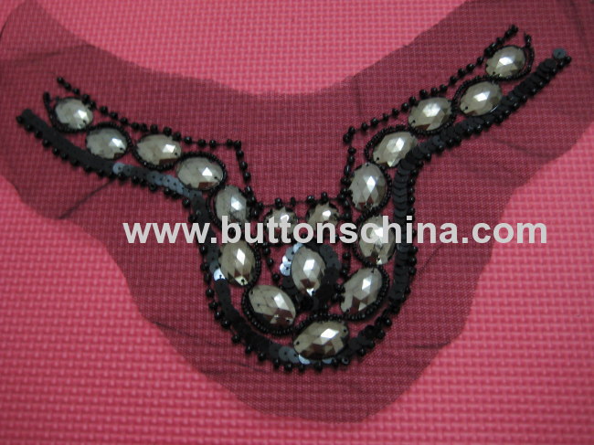 collar lace with sequie and glass beads