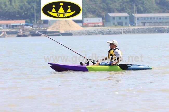 single sit-on-top kayak with PE material