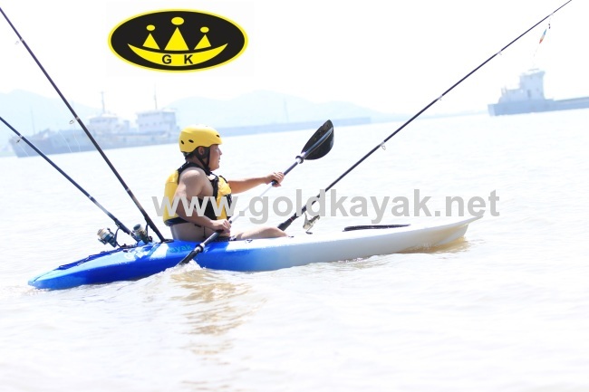 single sit on top kayak with wheel at the back