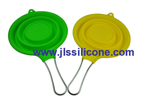 Useful silicone kitchen strainer with steel handle