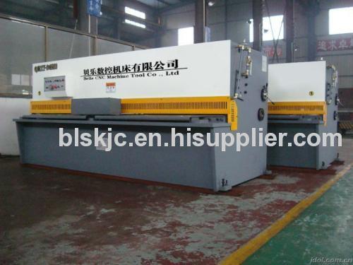 Large hydraulic sheet metal shearing machine