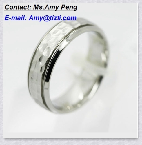 Hot-selling Men's hammered Titanium Ring