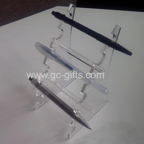 Characteristics of triangular pen holder