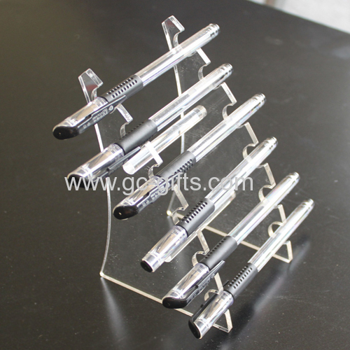 Characteristics of triangular pen holder