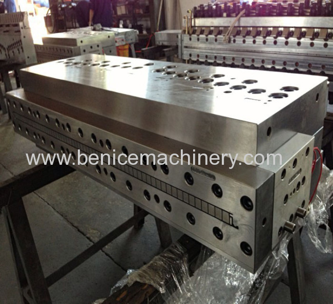 Automatic pvc crust foam board production line