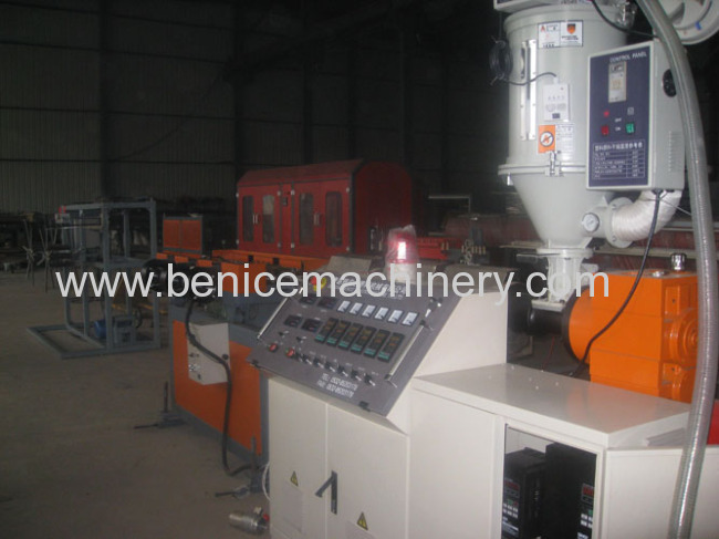 Semi-automatic single wall corrugated pipe machine