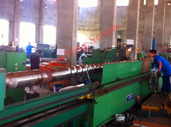 huge injection screw and cylinder(diameter 215mm)