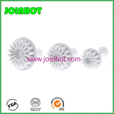 Chrysanthemum Pattern Cake and Cookies Cutter Mold with Plunger (3pcs)
