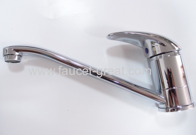 Single Handle Cold And Hot Water Kitchen Faucet