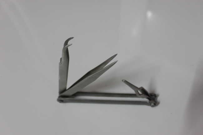 Tweezers can be folded