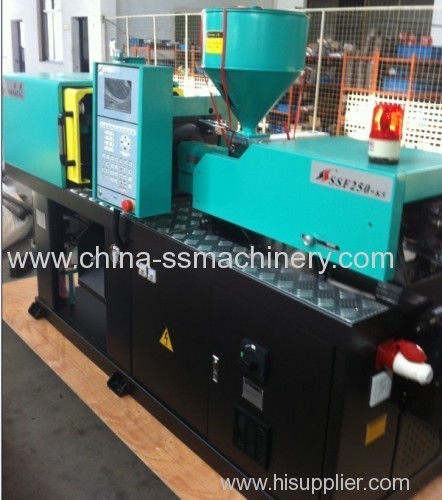 Small precise injection molding machine