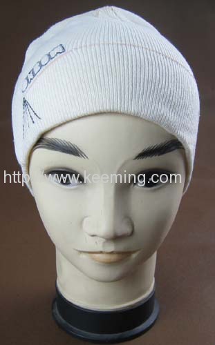 100% acrylic 6 darts knitted beanie with embroidery and printing