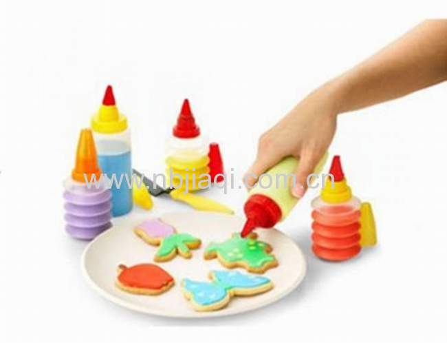 Cookie and cupcake decorating set