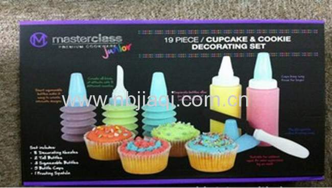 Cookie and cupcake decorating set