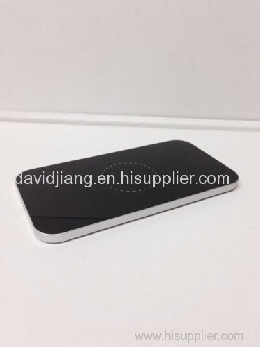 Qi wireless charger for smartphone