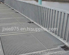 Steel grating with various finishes and spacings for special use