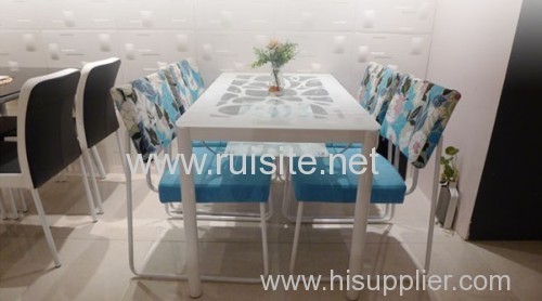 Simple And Stylish Atmosphere Dining Table